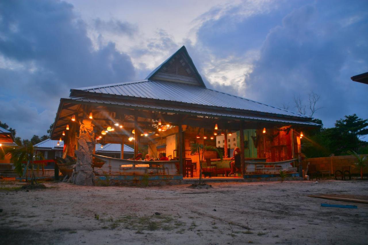 Rock And Wreck Dive Resort Tanjungbinga Eksteriør billede